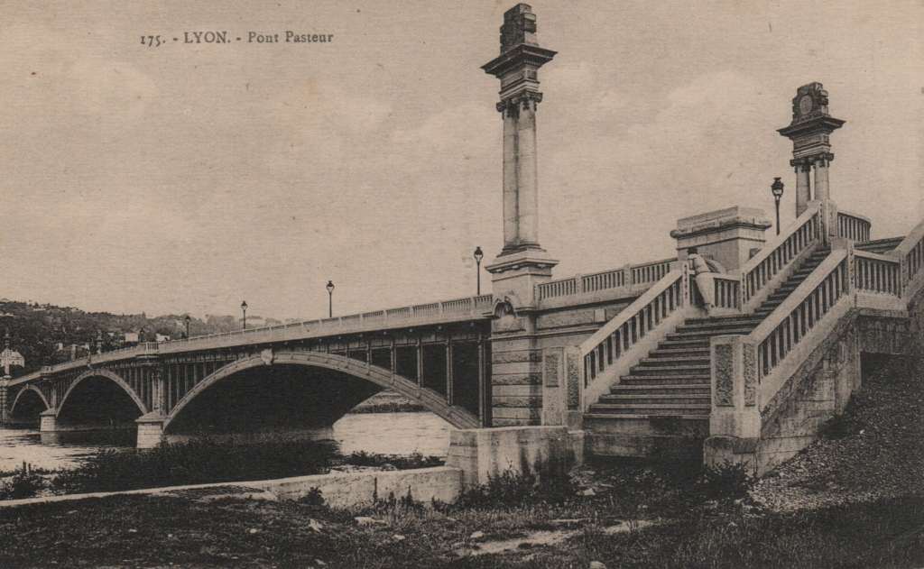 LYON - Pont Pasteur, carte postale recto